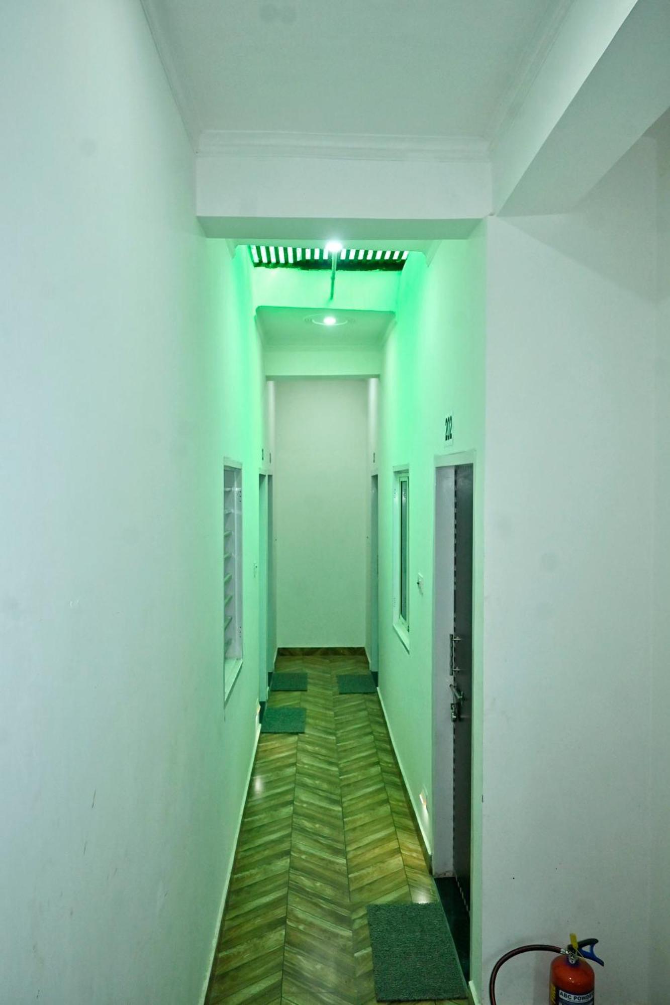Pitambara Dham Hotel Vrindavan Ngoại thất bức ảnh