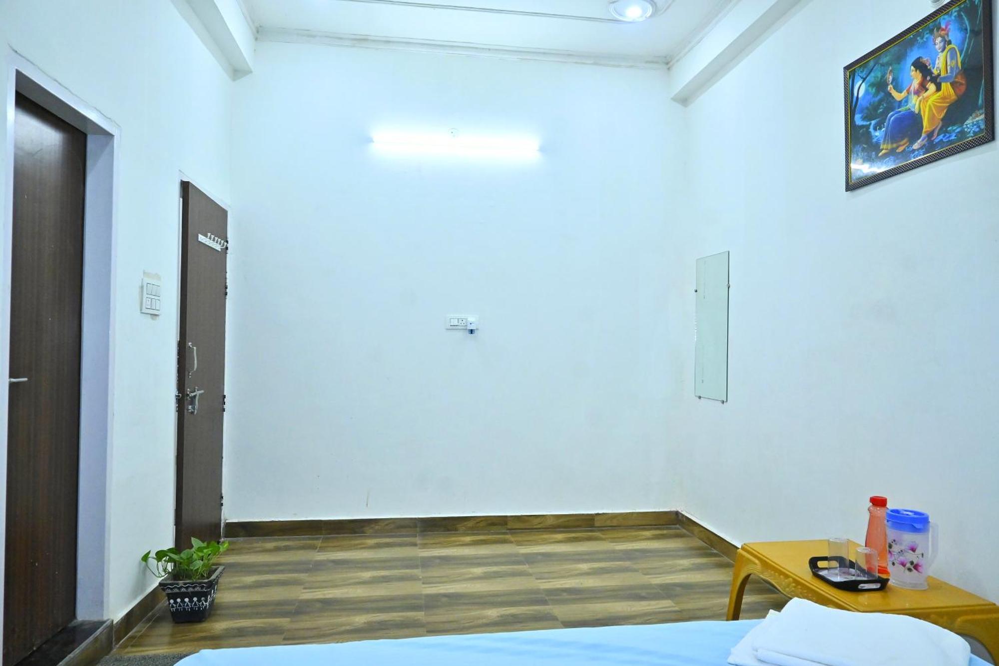 Pitambara Dham Hotel Vrindavan Ngoại thất bức ảnh