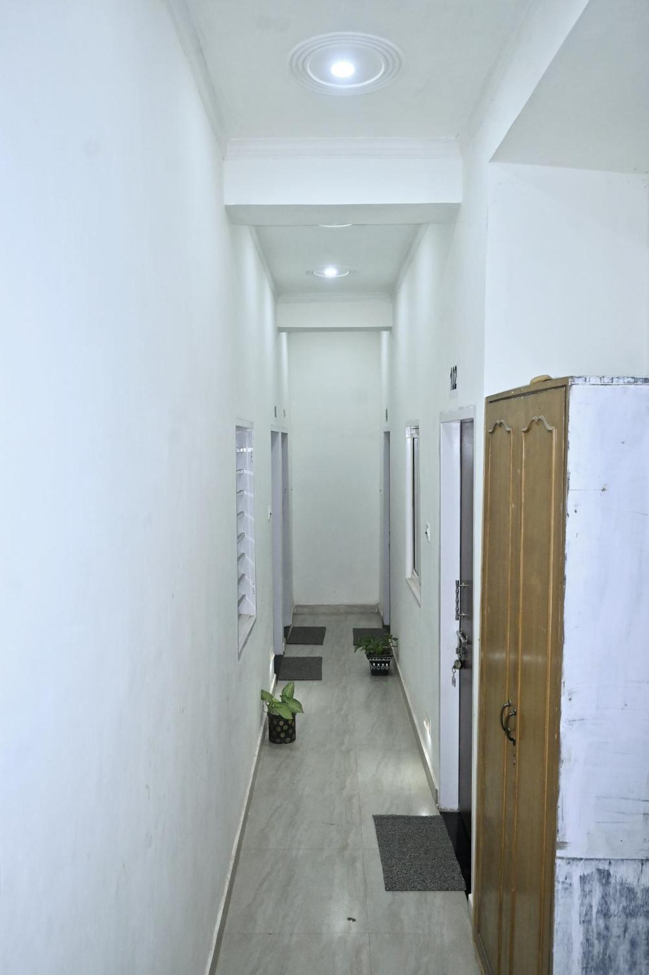 Pitambara Dham Hotel Vrindavan Ngoại thất bức ảnh