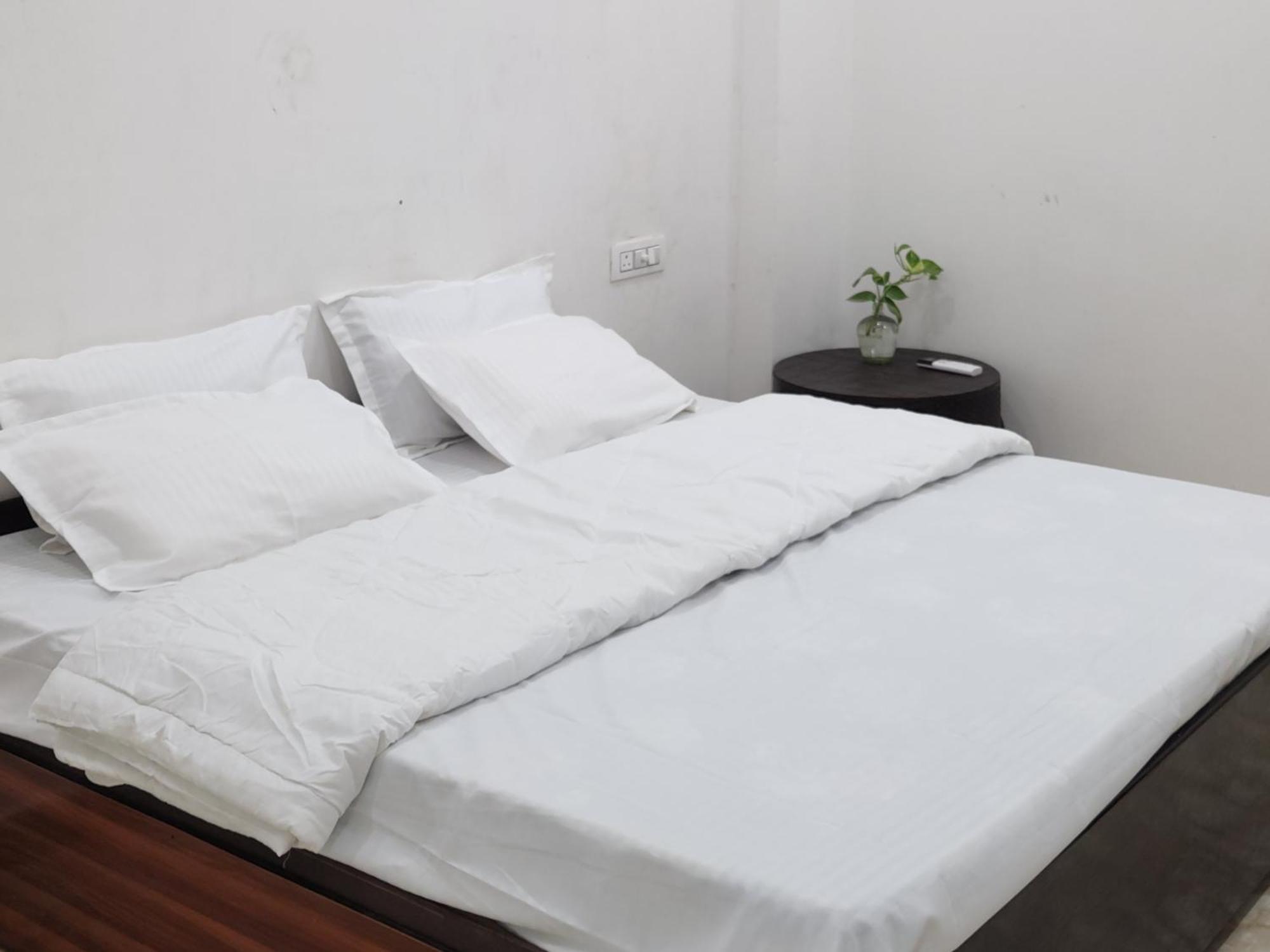 Pitambara Dham Hotel Vrindavan Ngoại thất bức ảnh