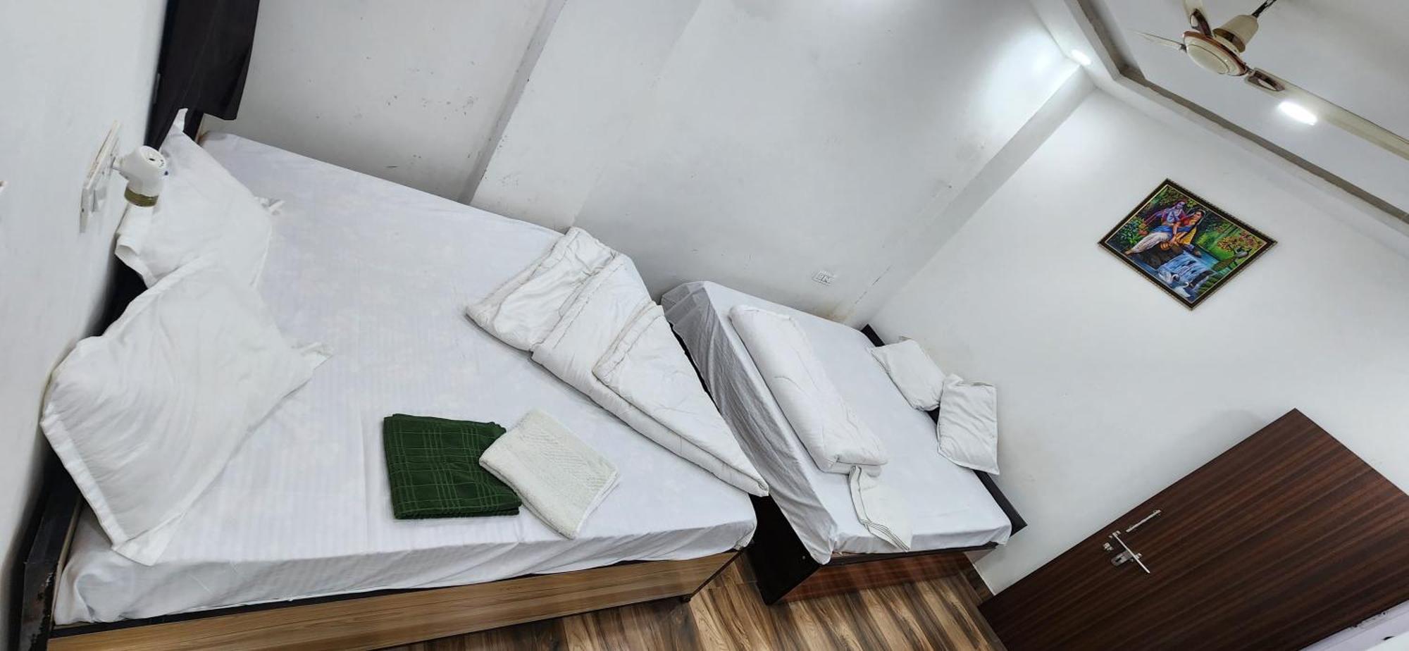 Pitambara Dham Hotel Vrindavan Ngoại thất bức ảnh