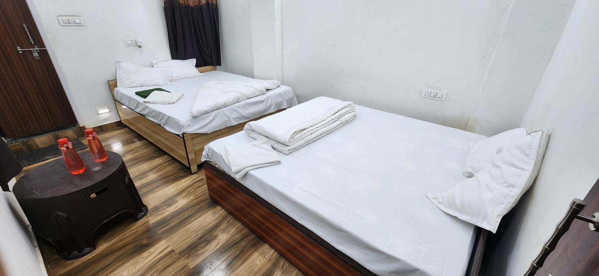 Pitambara Dham Hotel Vrindavan Ngoại thất bức ảnh
