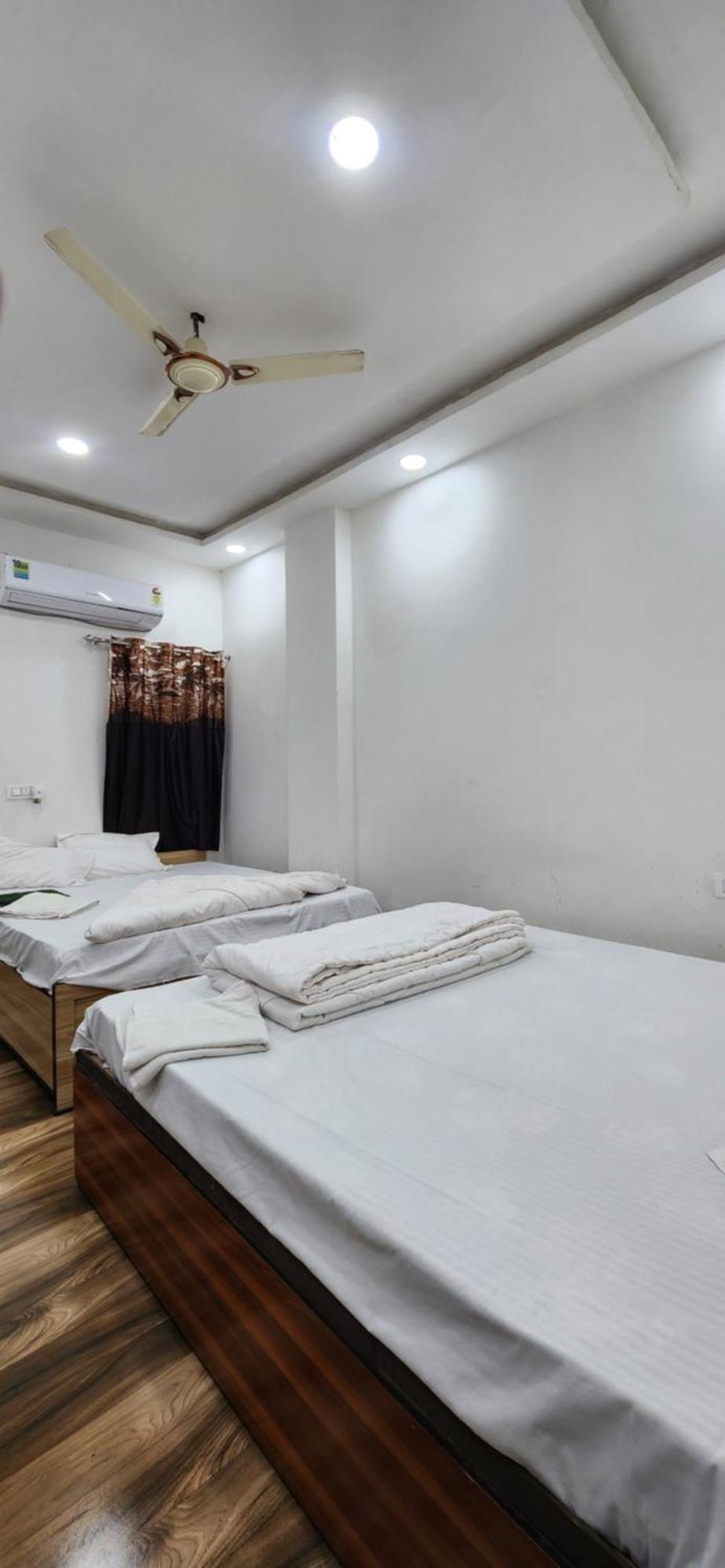 Pitambara Dham Hotel Vrindavan Ngoại thất bức ảnh