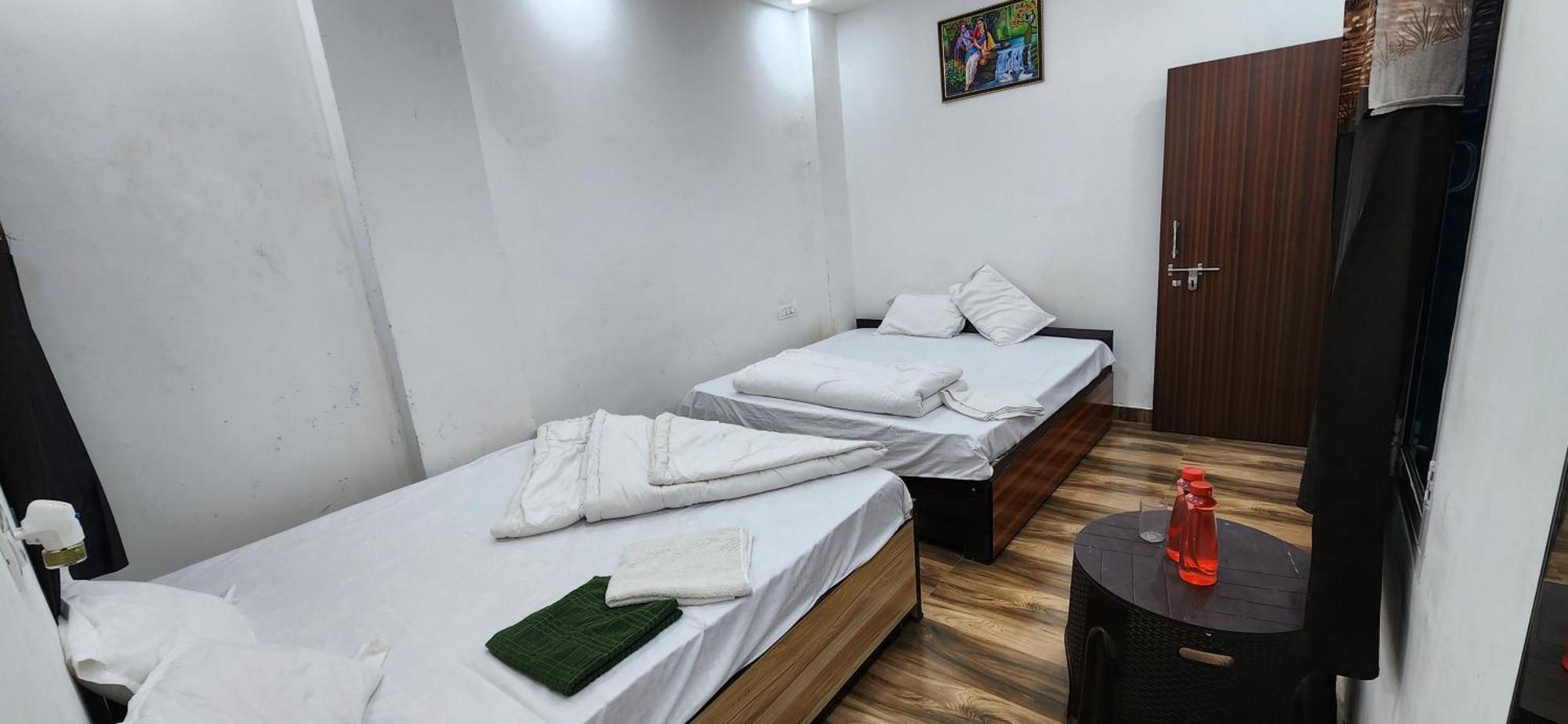 Pitambara Dham Hotel Vrindavan Ngoại thất bức ảnh